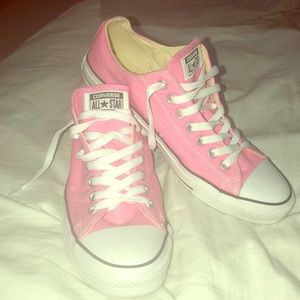 💗 New pink low top Converse sneakers 💗